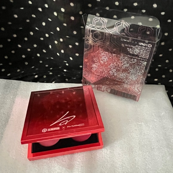 MAC Anime Ltd edition eyeshadow quad. Brand new in box. - Picture 3 of 8